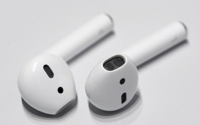 Tai nghe iPhone bluetooth Airpods có thực sự tốt hơn tai nghe iPhone Earpods?