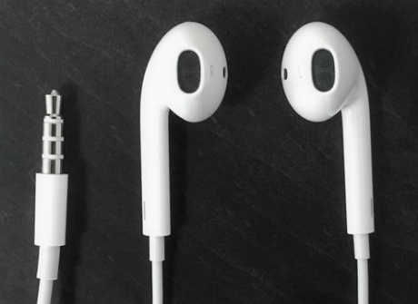 Thiết kế tinh tế trên tai nghe iPhone 8